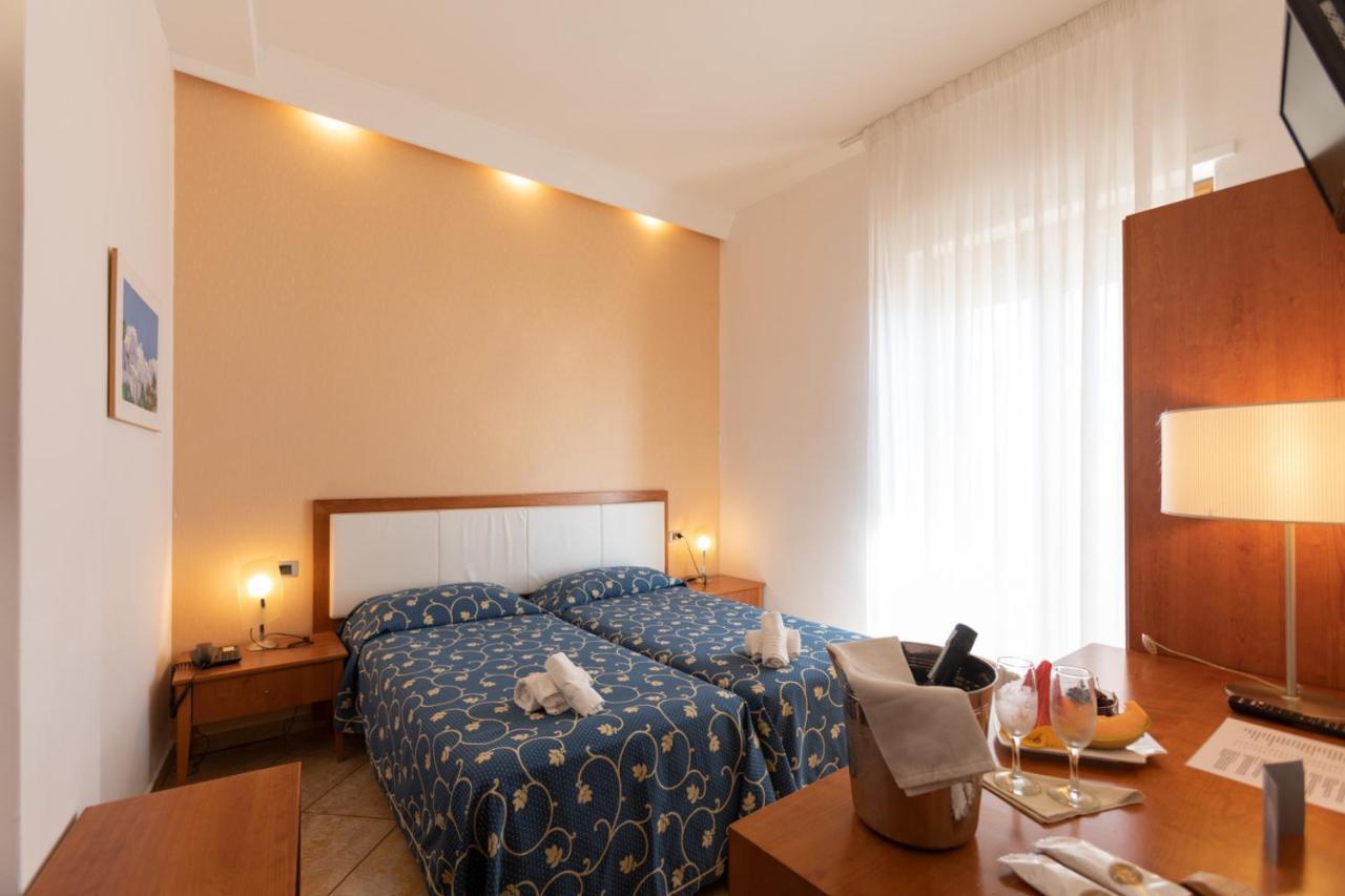 Hotel Aurora E Del Benessere Santa Cesarea Terme Ngoại thất bức ảnh
